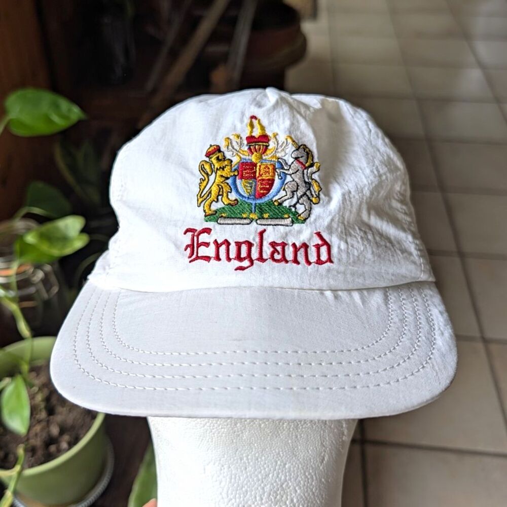 VTG England Cap Hat White Red Embroidered Crest  Leather StrapBack Clean